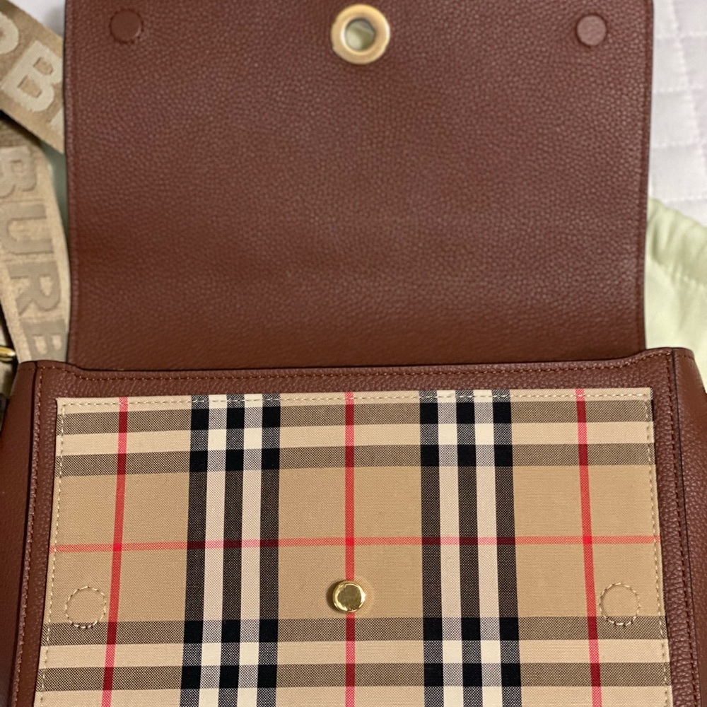 Burberry
Note Medium Vintage Check & Leather Crossbody Bag with Logo Web Strap - Picture 1 of 3